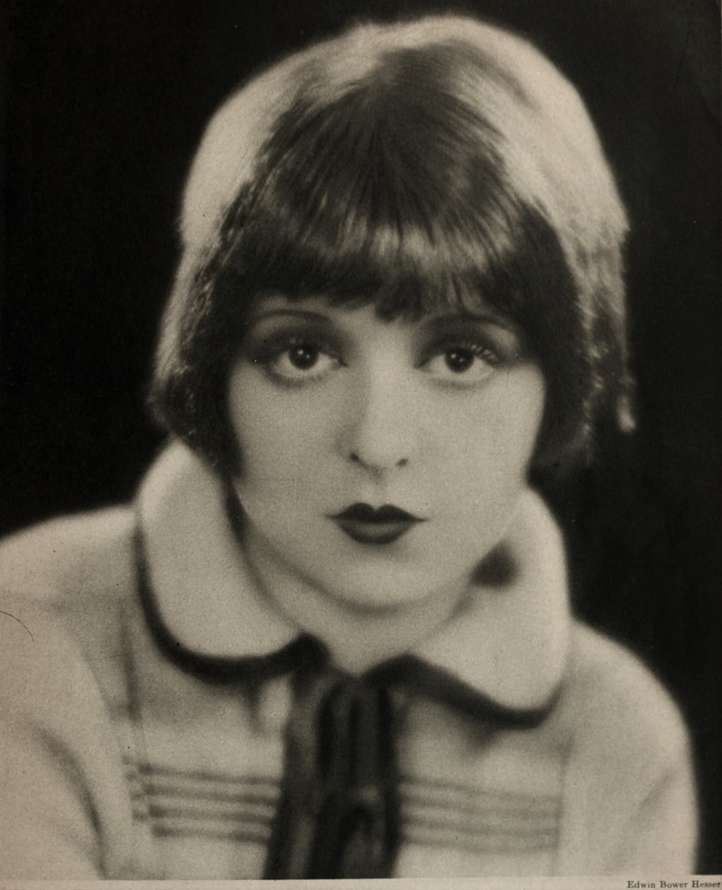 clara bow cupid bow lipstick